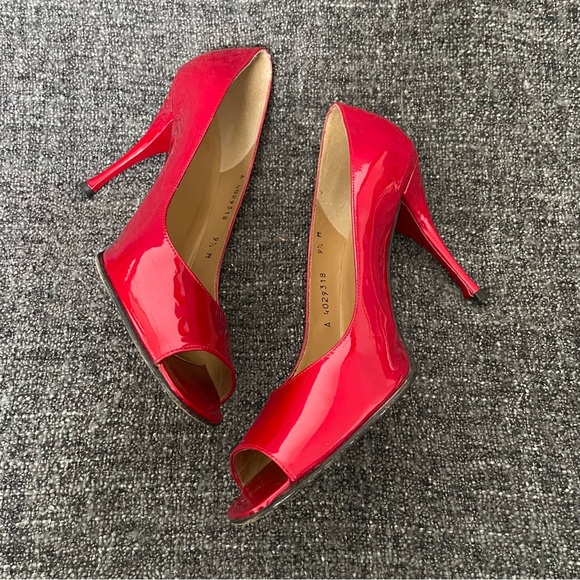 Stuart Weitzman Linda Pump Red Quasar Patent Leather Peep Toe Shiny Women’s 9.5 - Picture 6 of 9